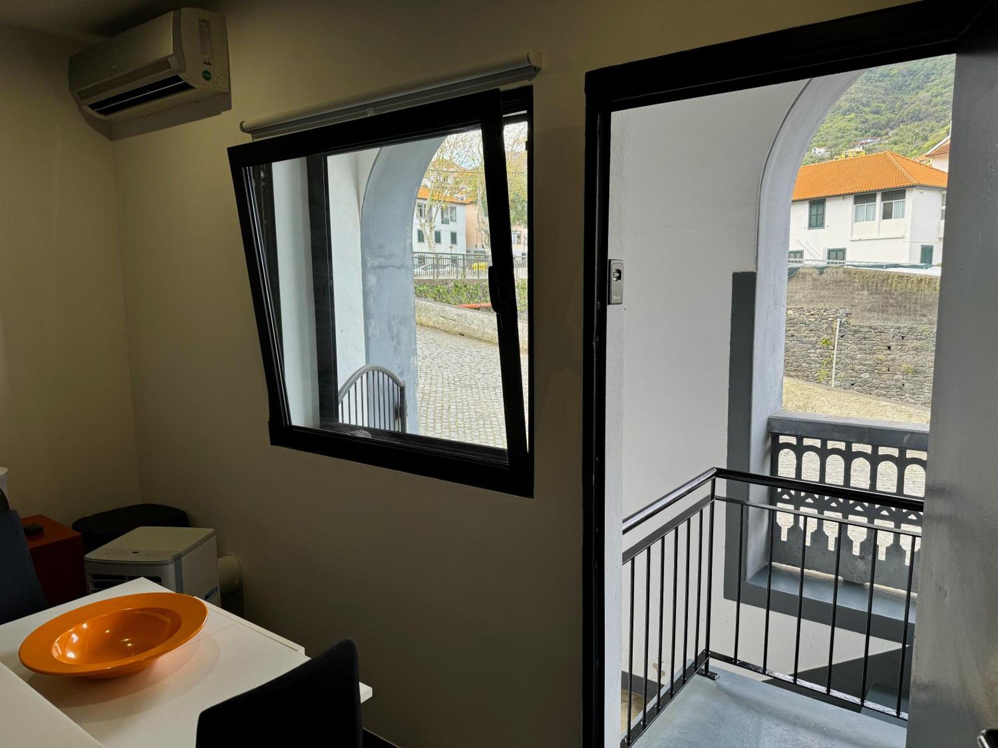 Sea Breeze Studios Porto Da Cruz Extérieur photo
